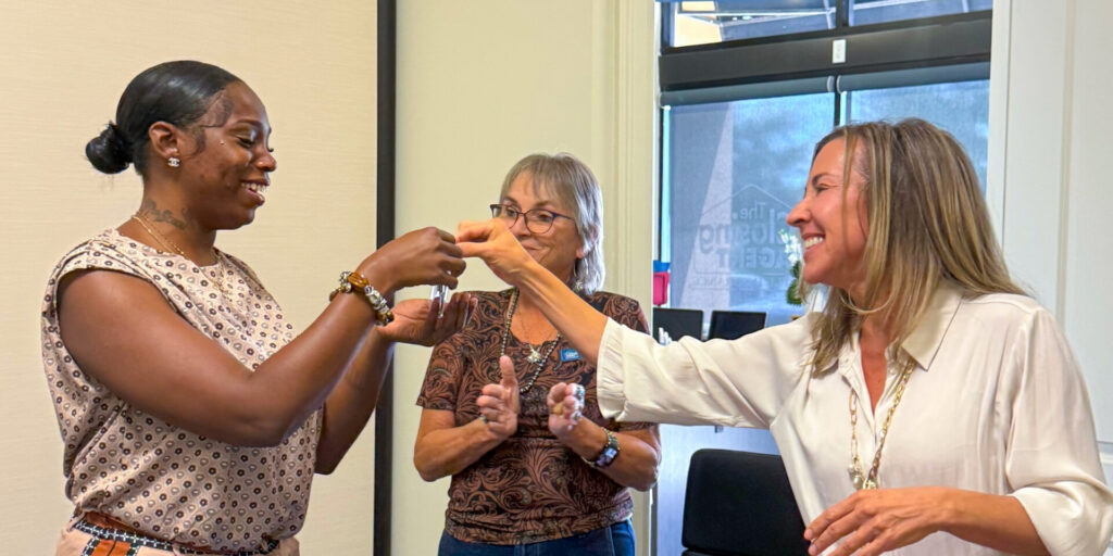 Habitat CEO Penny hands keys to New Homeowner on Closing Day