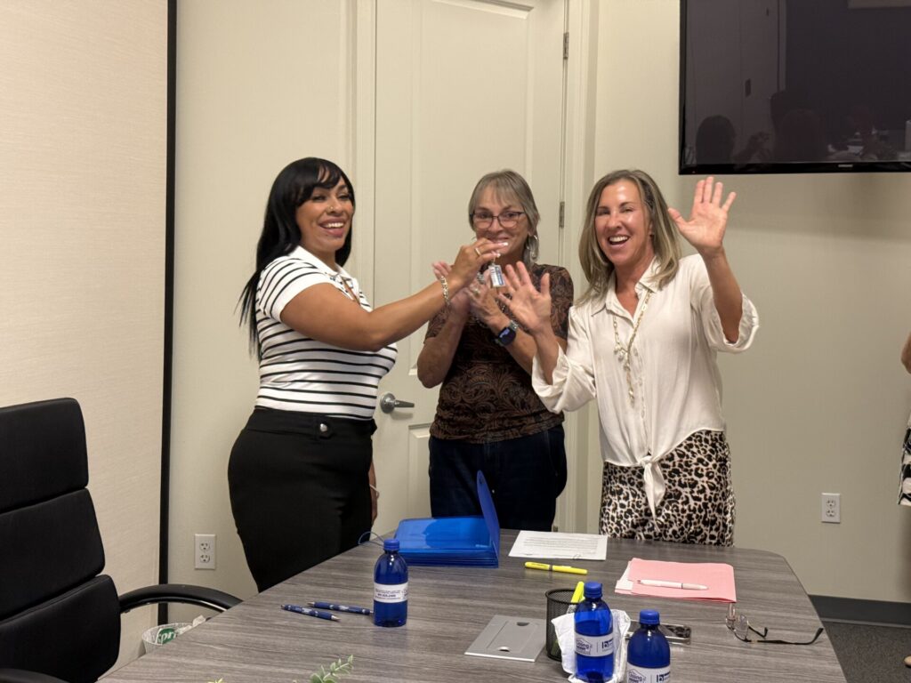 Betzaida receives key (2) August 29 Alexander Ave Closings